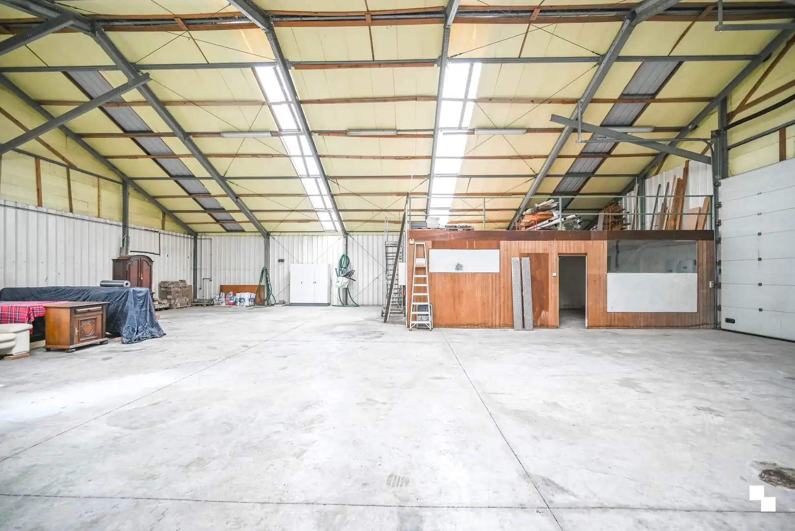 Woning met loods in Oostrozebeke foto 33