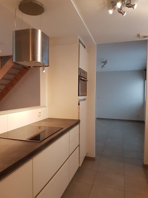 Ruim, energiezuinig DUPLEXAPPARTEMENT met 2slaapkmers, mooie leeefruuimten, terras en parking. foto 12