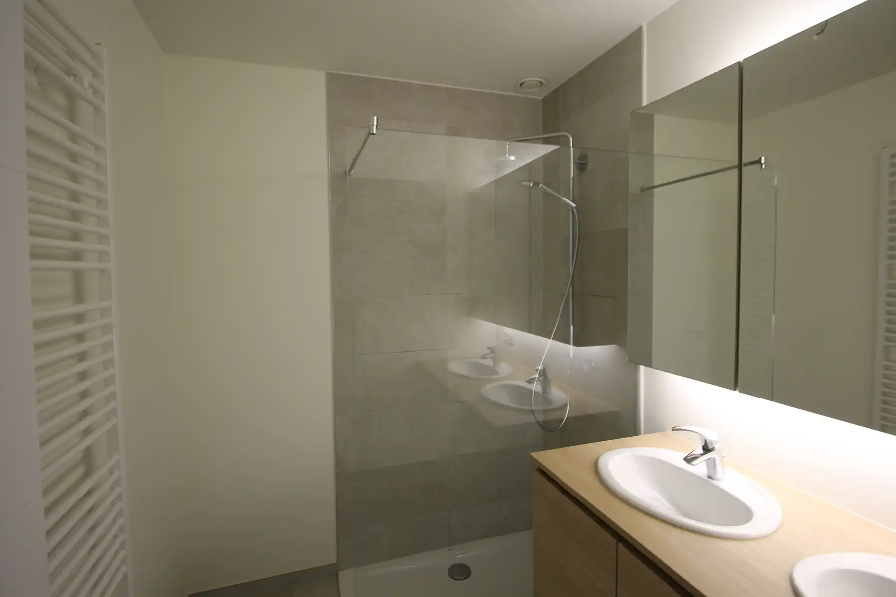 Knap appartement op de 1ste verdieping met 2 slaapkamers, terras en autostaanplaats. foto 11