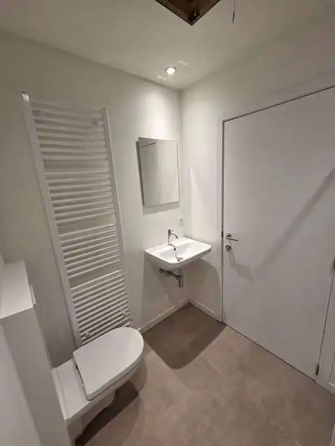 Volledig vernieuwd 1-slaapkamerappartement te huur in Brugge foto 6