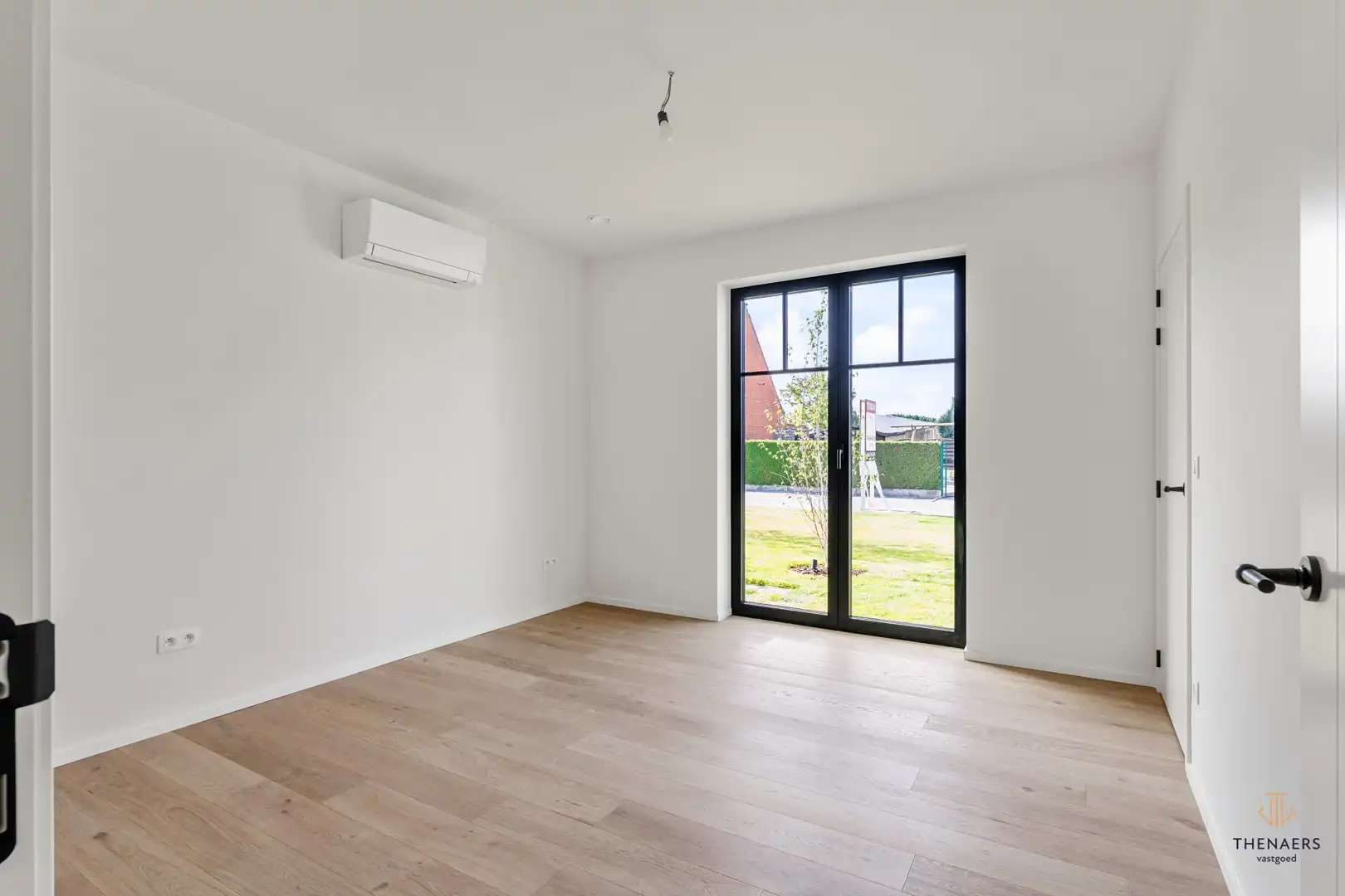 LOT 5 - Instapklare "luxe" en "energiezuinige" nieuwbouwwoning met 4 slaapkamers en 2 badkamers. foto 13