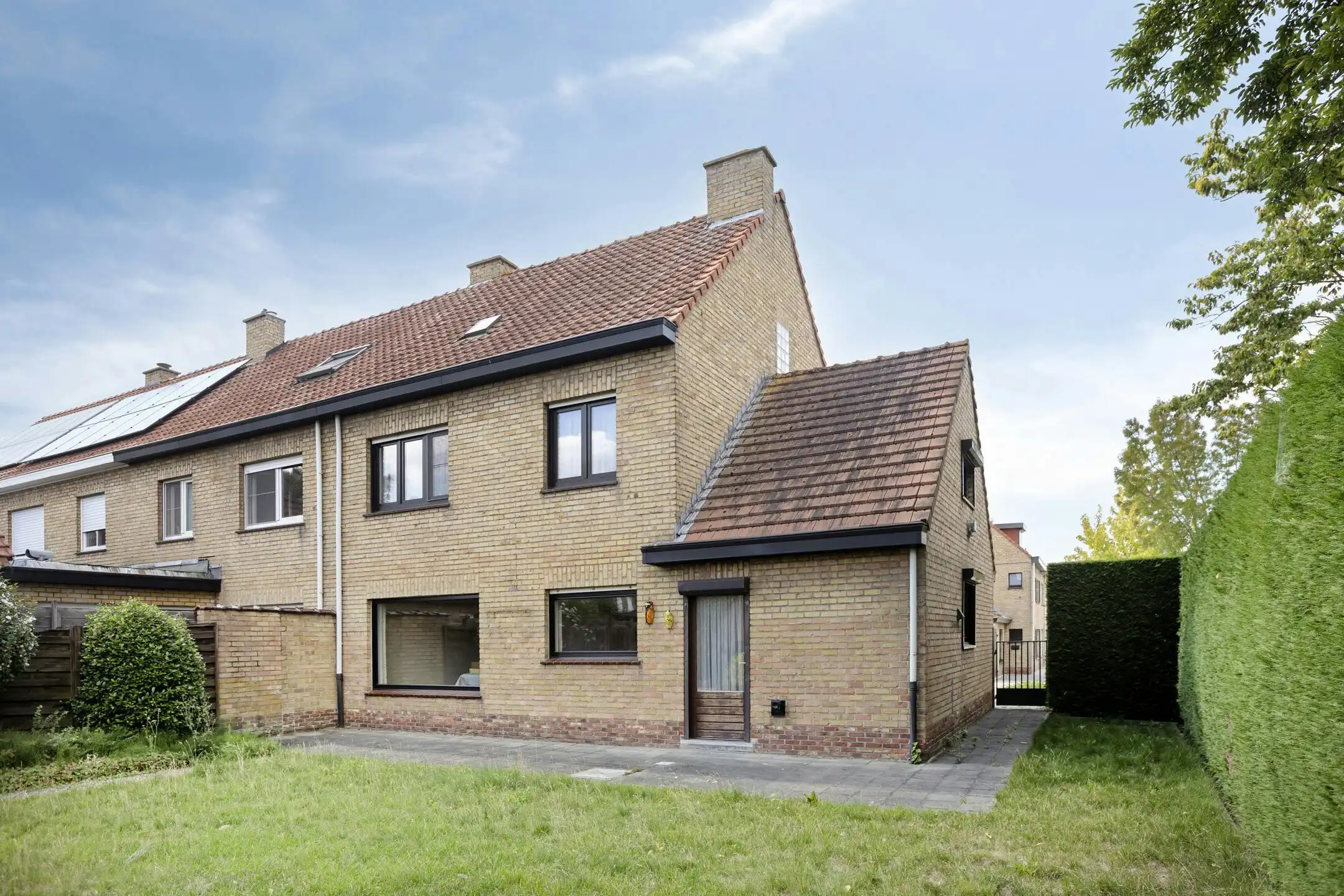 Ruime gezinswoning met tuin te koop in Roeselare foto 13