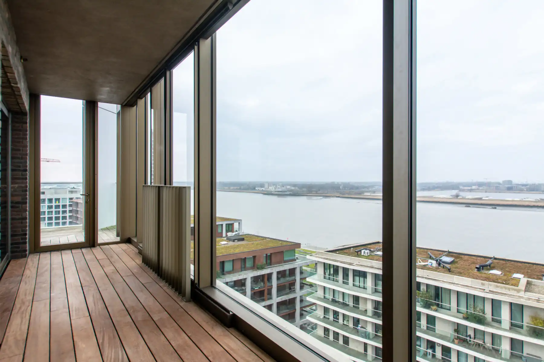 Ongemeubeld 1 slaapkamer appt. met zicht op de Schelde foto 6