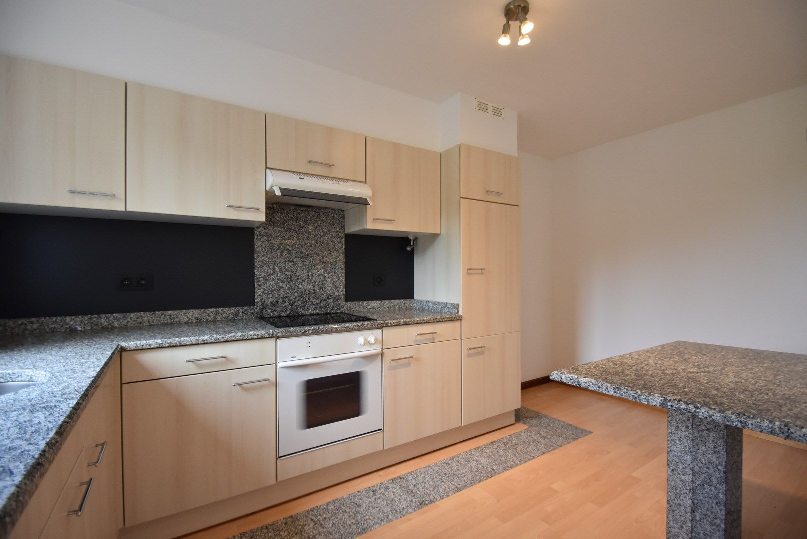 Betaalbaar appartement met 2 slaapkamers, terras en garage vlakbij centrum van Beverst foto 10