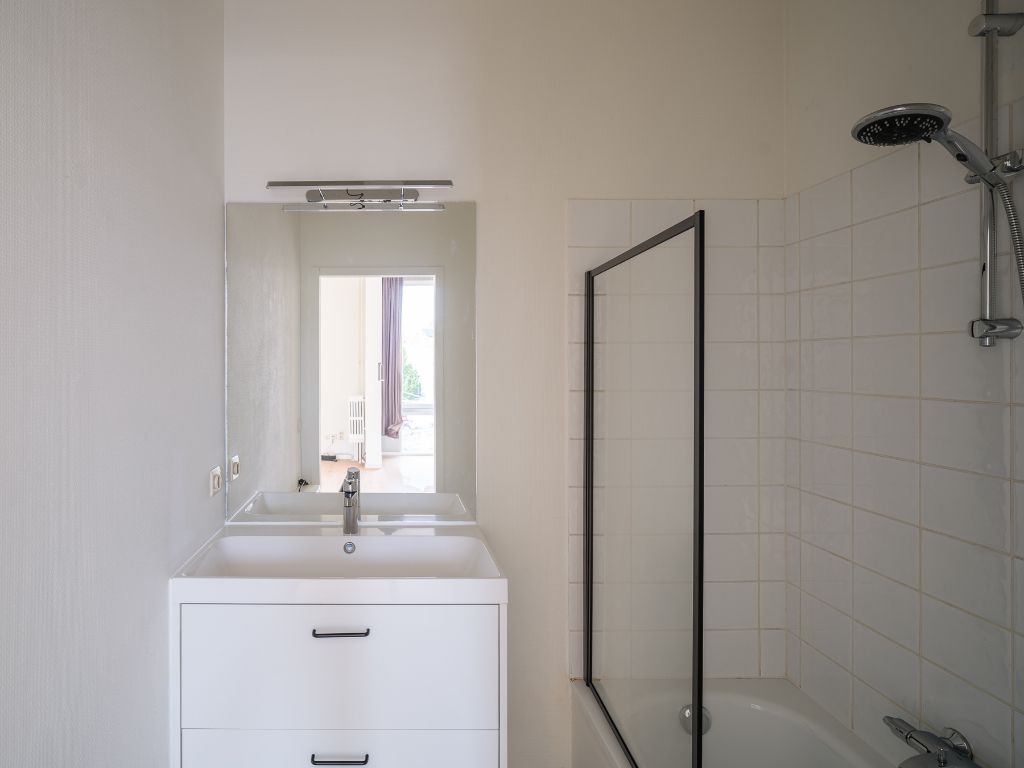 Unieke, lichtrijke cityflat nabij de Coupure foto 8