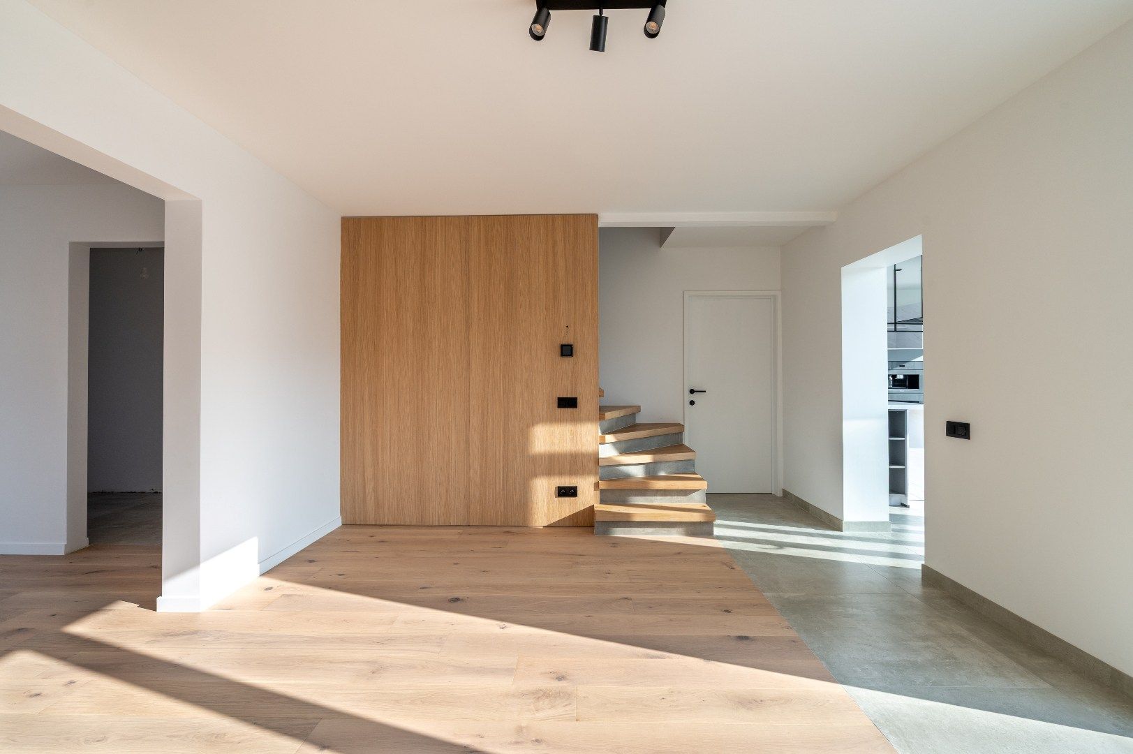 Instapklare gezinswoning met garage, 5 slaapkamers, 2 badkamers én een zonnige tuin foto 8