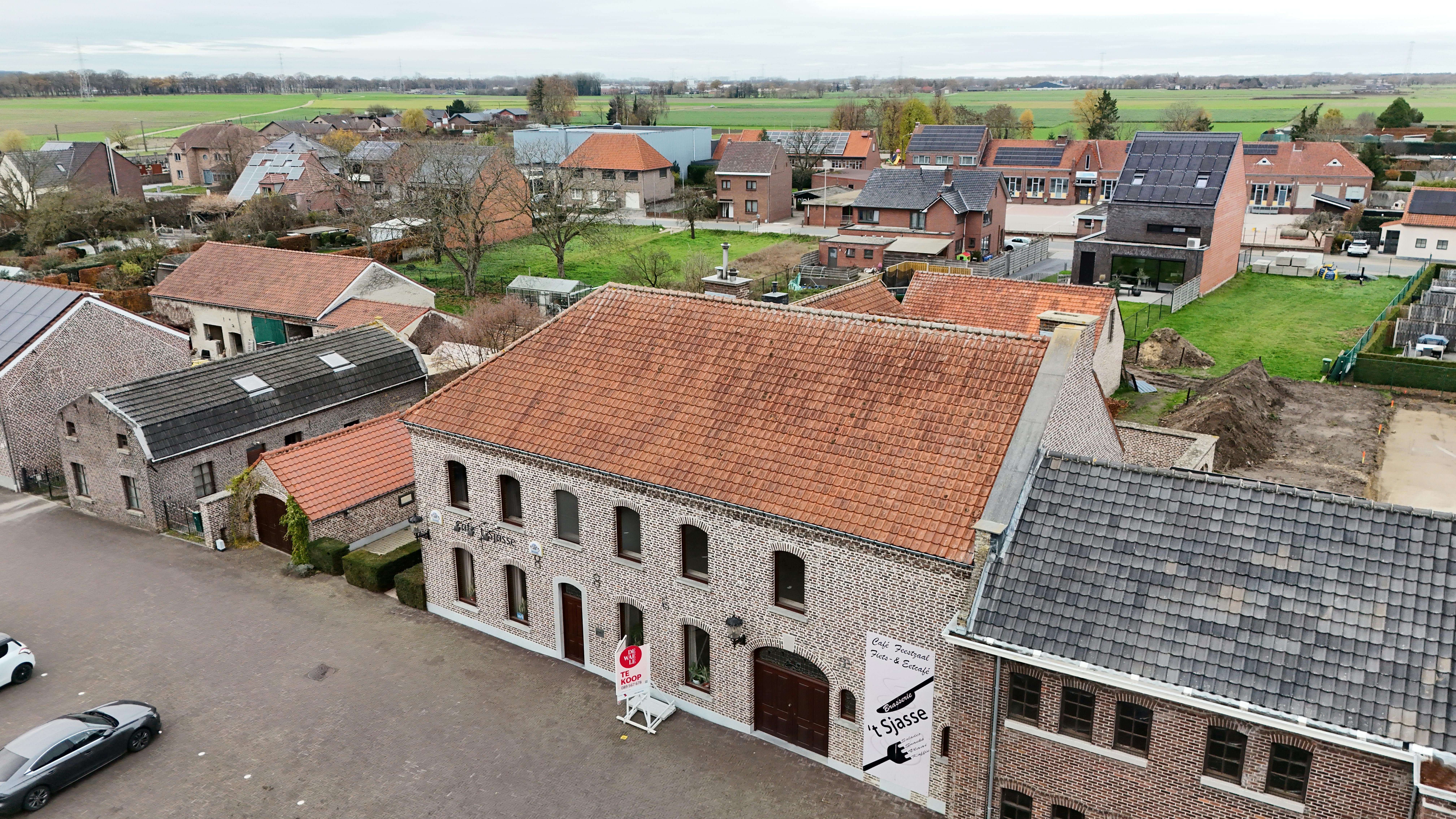 Handelshuis met café en feestzaal + bouwgrond te koop in Tongerlo  foto 39