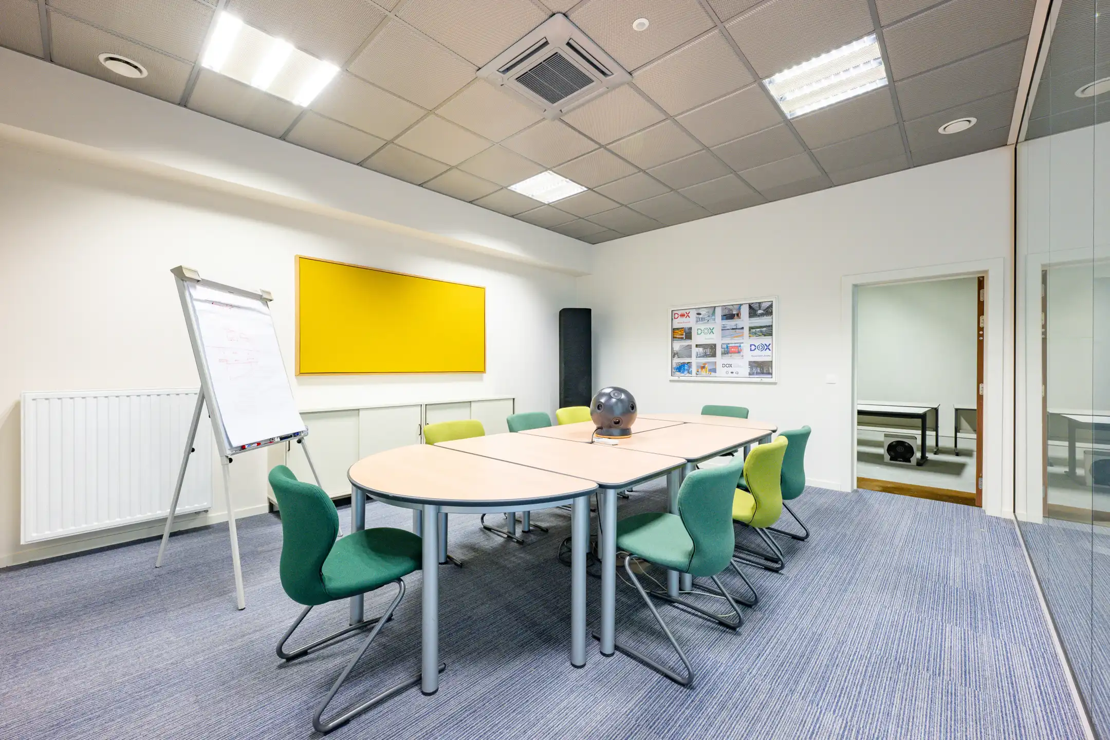 TE HUUR Magazijn + kantoor foto 13