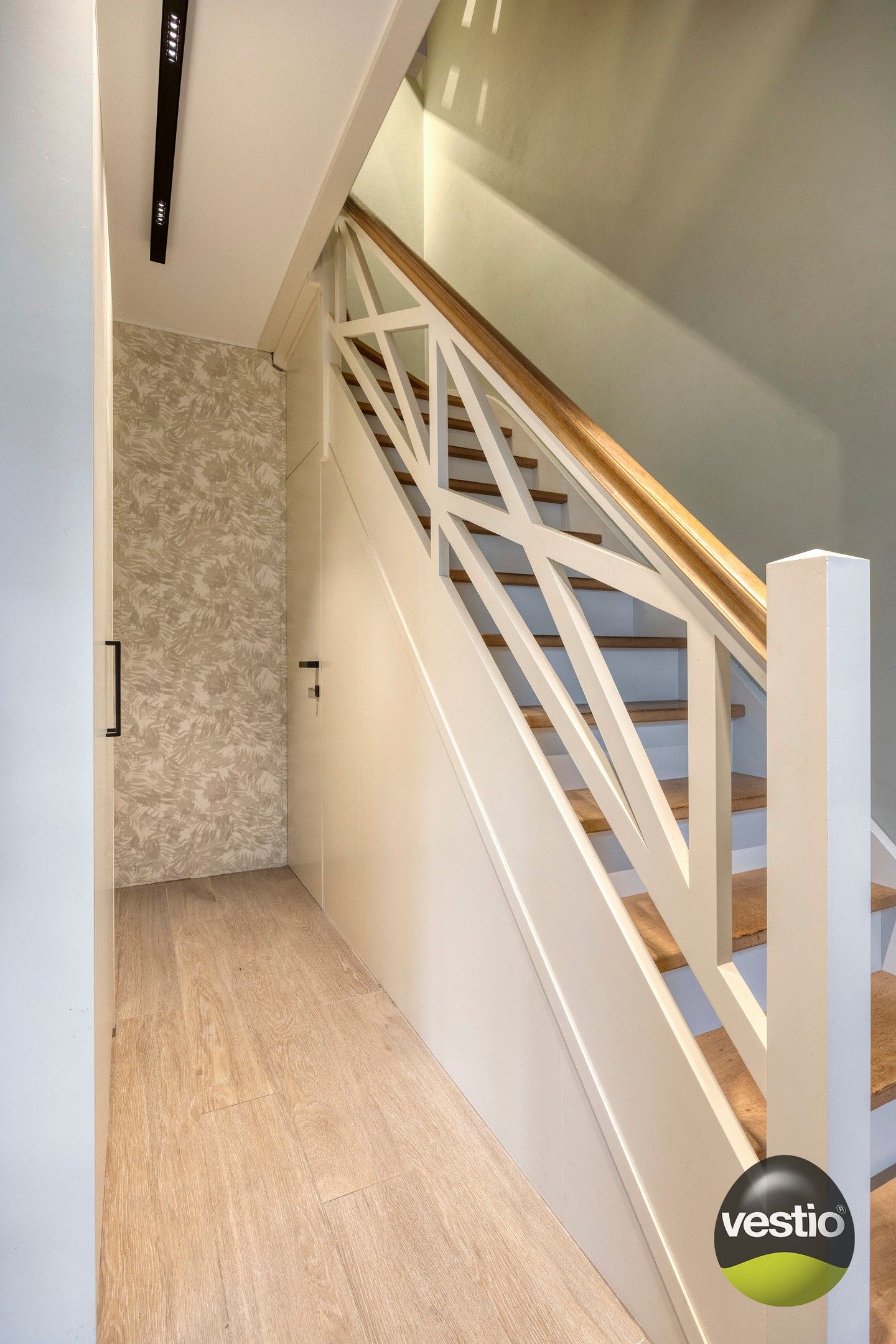 Charmante, gerenoveerde stadswoning op toplocatie in de Bosstraat. foto 2