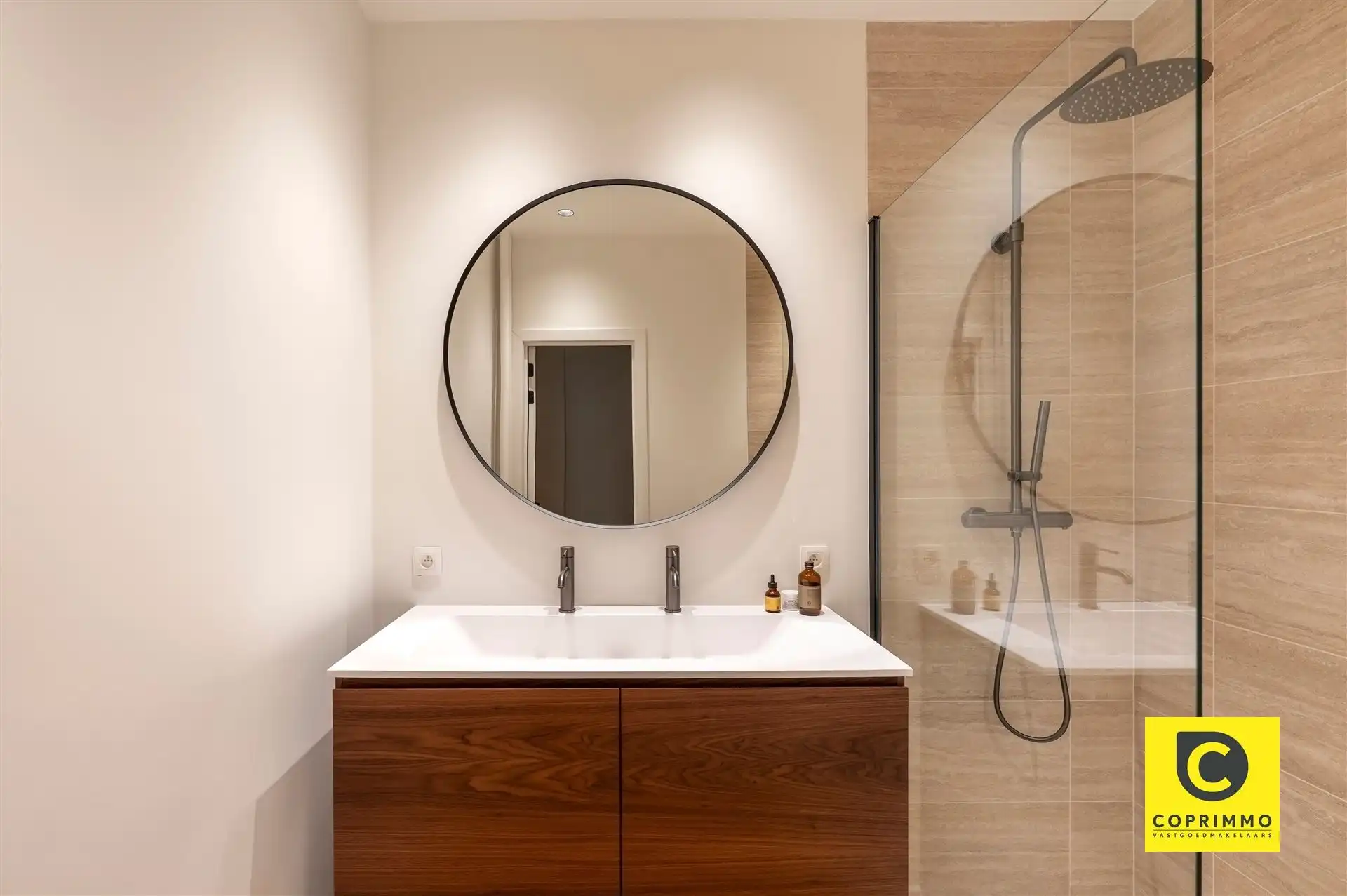 Prachtig 2 slaapkamer app foto 12