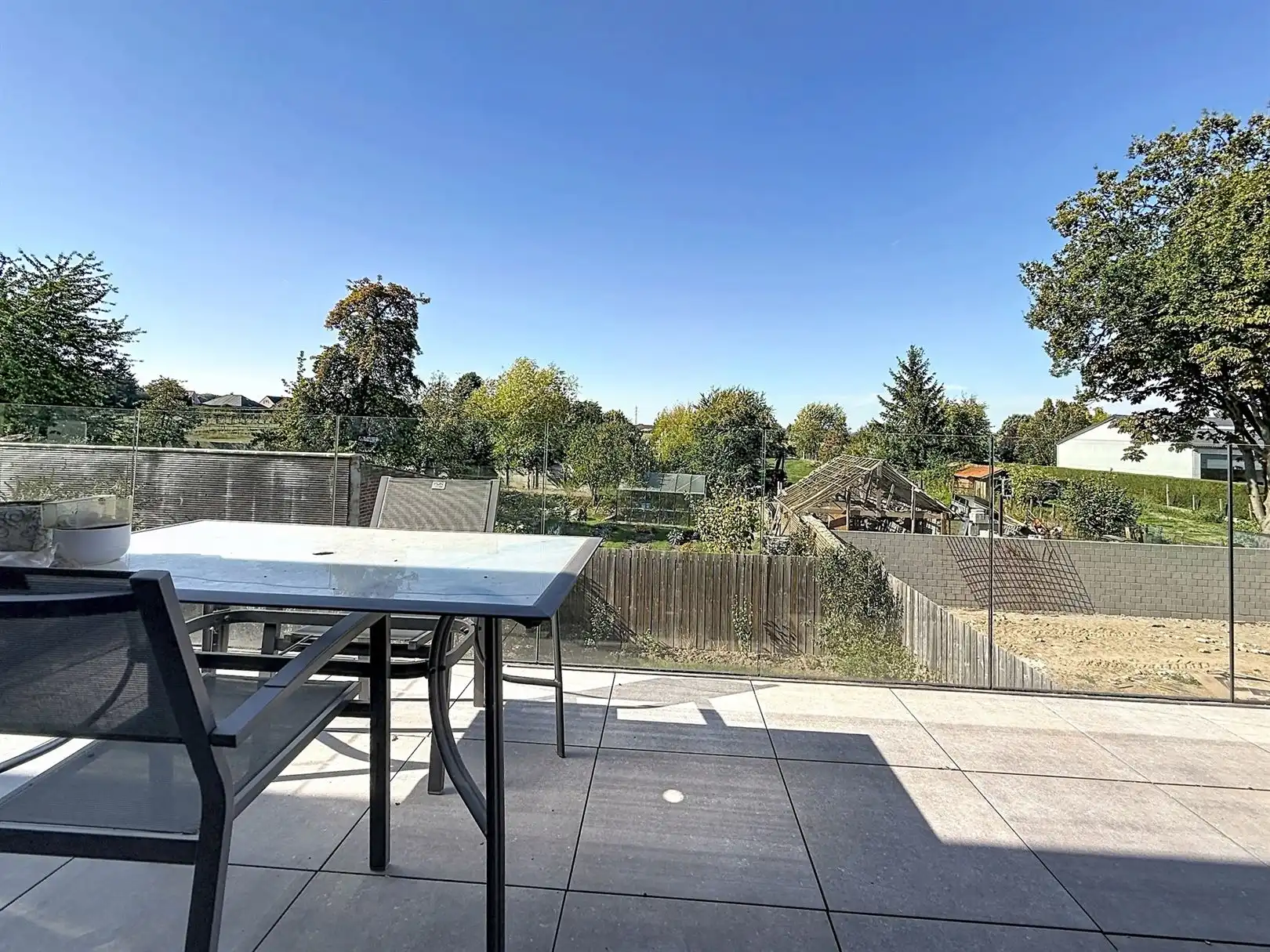 Appartement met 2 slpks, terras, autostaanplaats foto 5