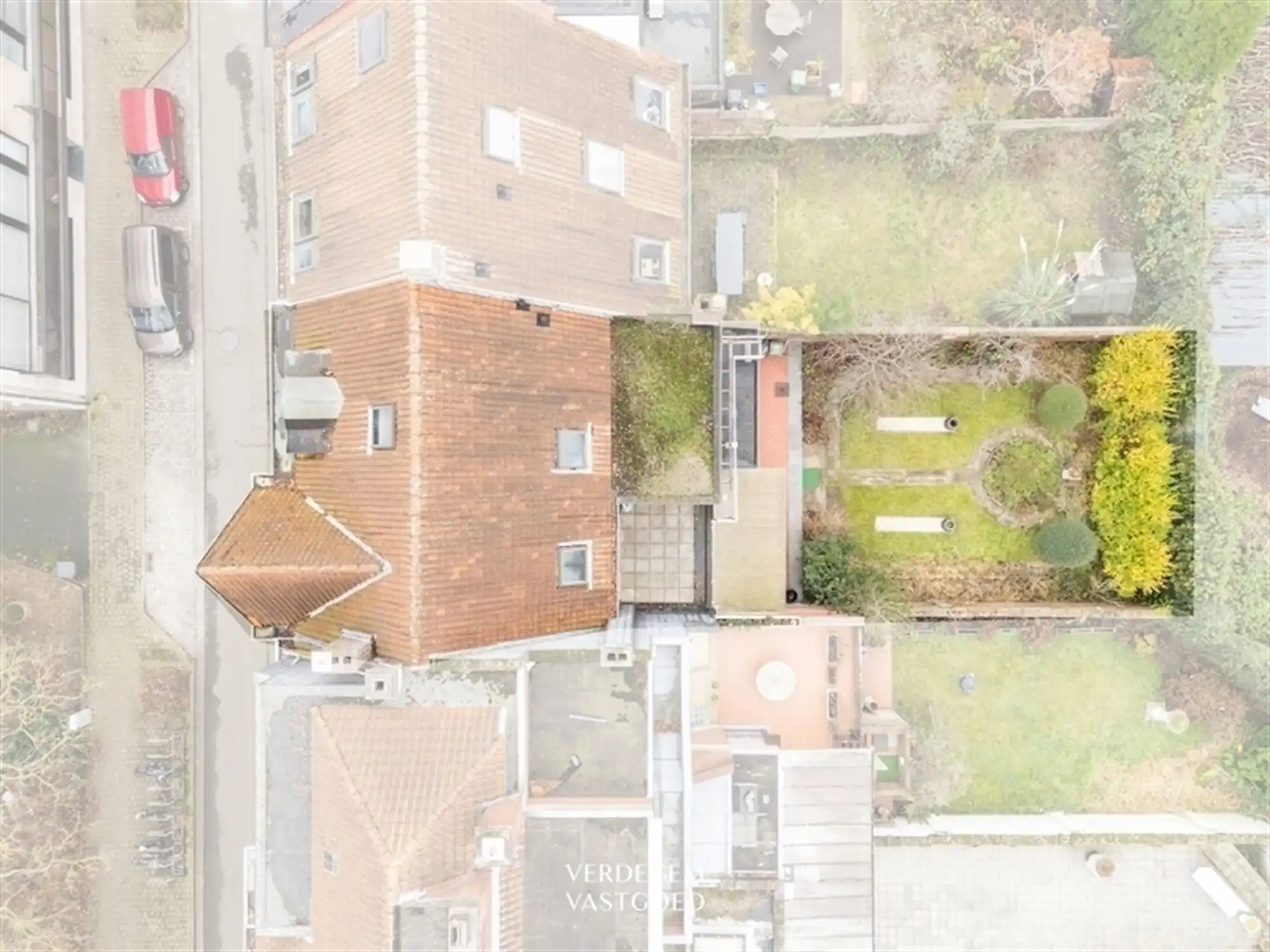 Architecturale woning met meerdere slaapkamers, garage en prachtige tuin foto 3