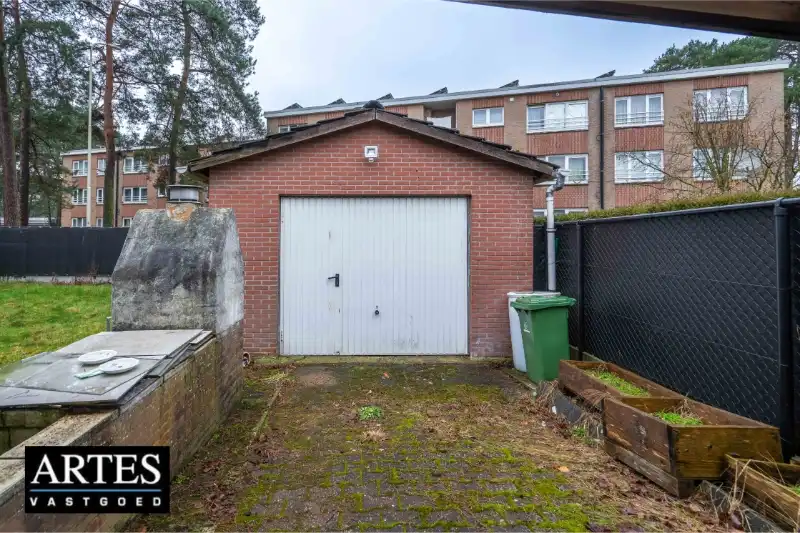 Karaktervolle gezinswoning met garage en veel potentieel! foto 3