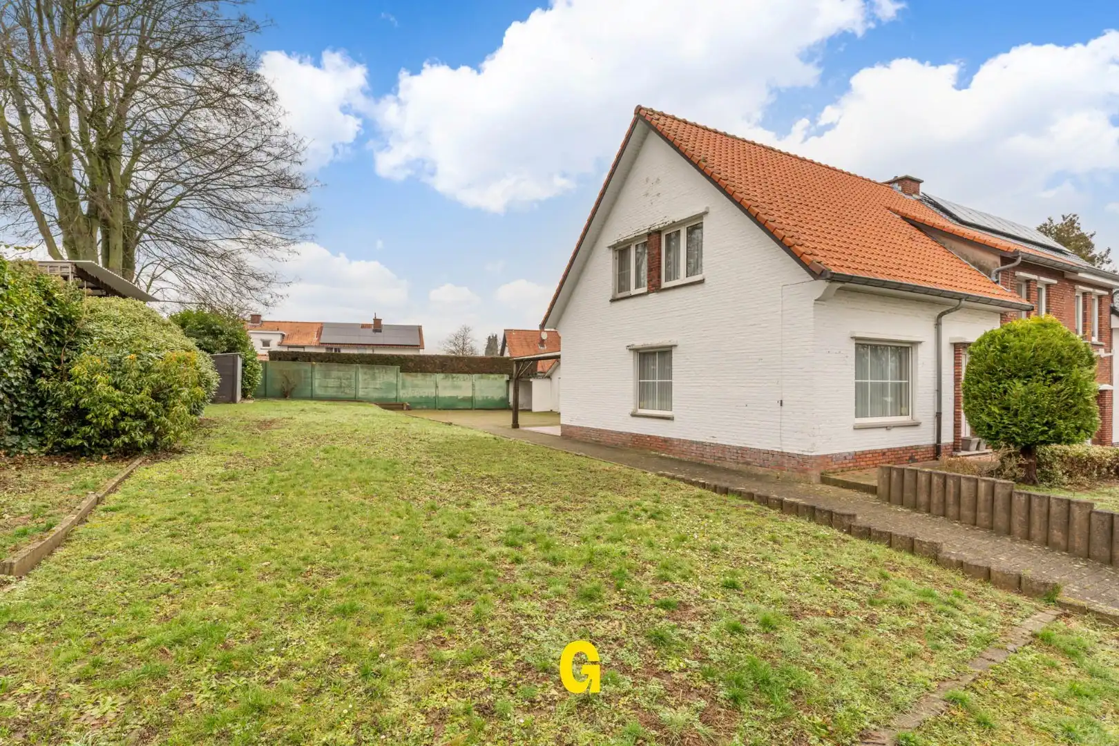 Te renoveren doch verzorgde halfopen woning met vier slaapkamers op 6a 43ca foto 27