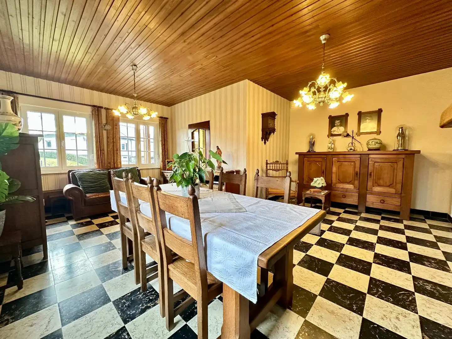 Ruime gezinswoning met prachtige tuin nabij centrum Tongeren foto 4