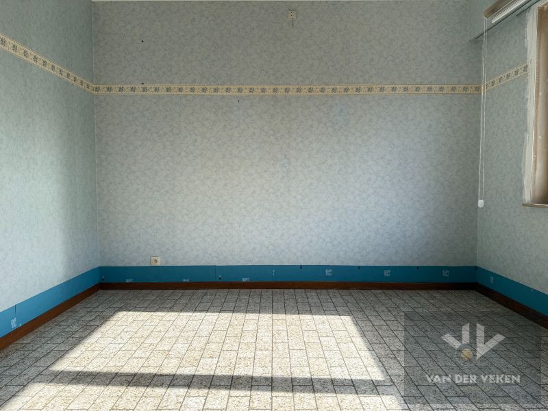 Te renoveren, ruim, centraal en toch rustig gelegen glvl 2-slpkapp met ruim terras nabij centrum Halveweg Zonhoven foto 14