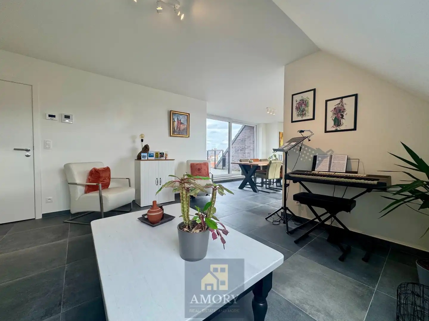 Zonovergoten penthouse met 2 grote terrassen aan Kerkplein te Beveren-Leie foto 5