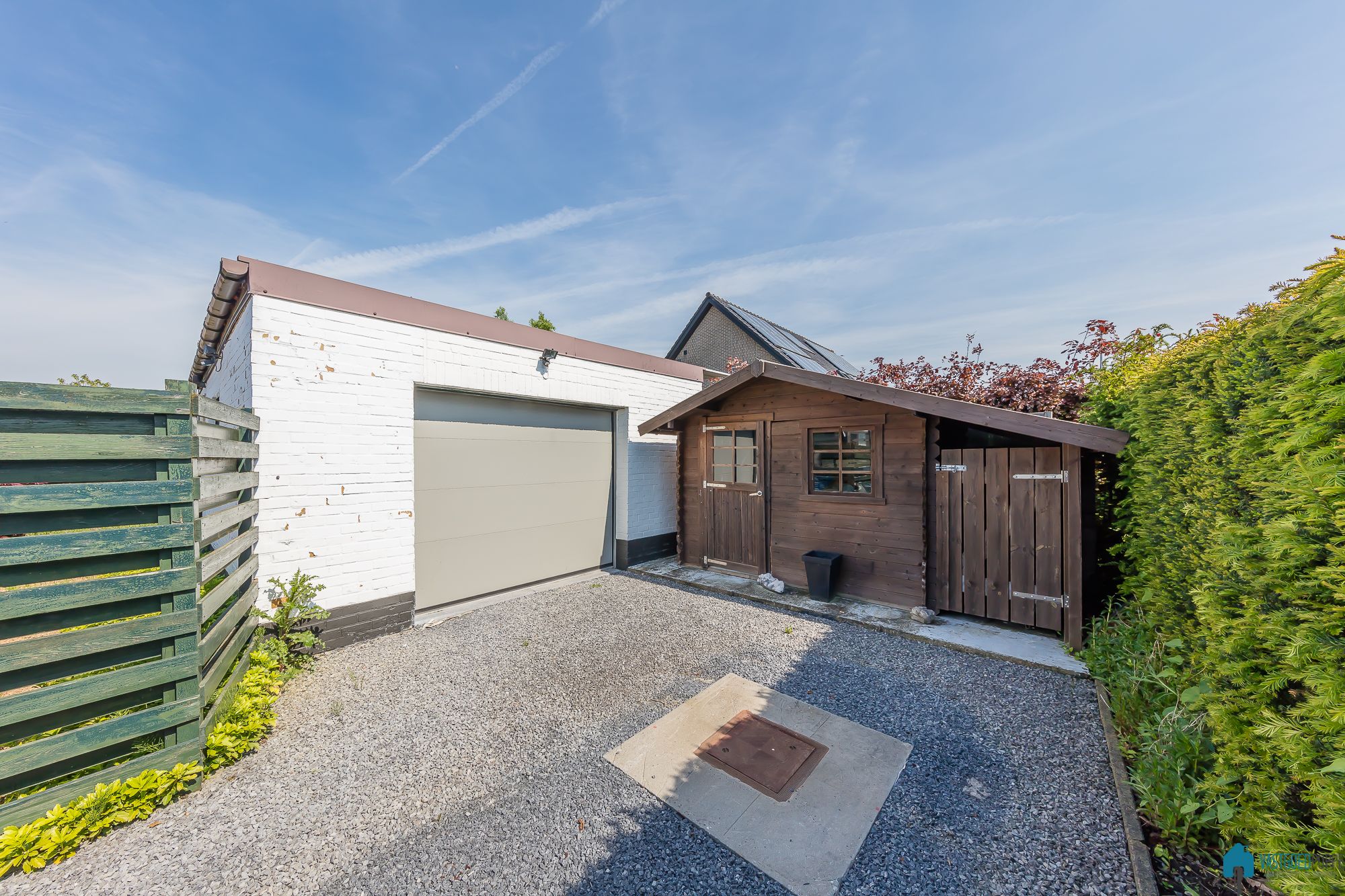 Rustig gelegen bungalow met tuintje en garage foto 5