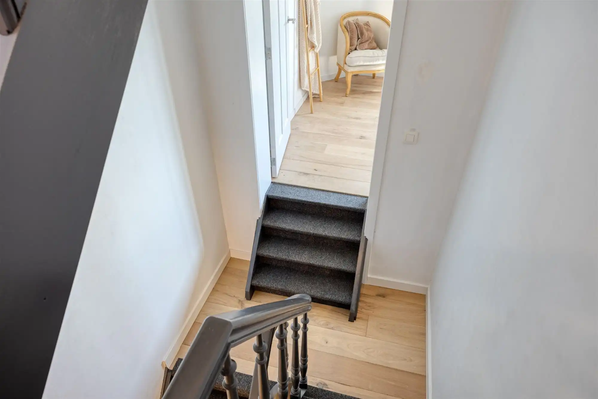 Volledig vernieuwde woning met 4 grote slaapkamers en tuin foto 17