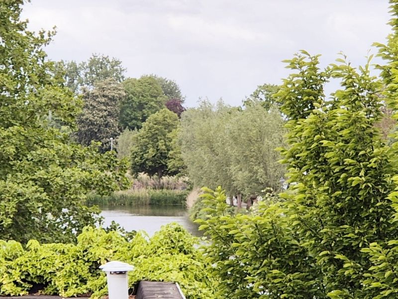 Roeselare-stadskern. Naast het Geytepark is dit vernieuwd twee-slaapkamerappartement gelegen op de tweede verdieping met prachtige zichten. Terras van 8.5m2. VERNIEUWD ! foto 6