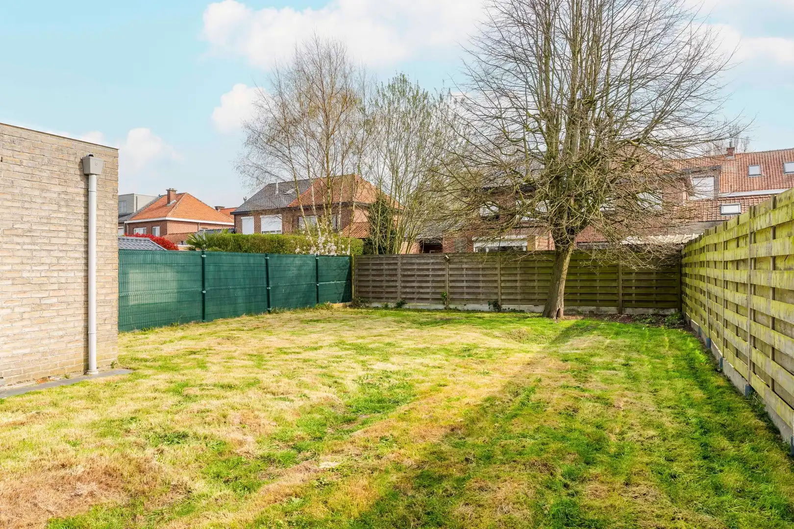 Ruime half open bebouwing in het centrum foto 22