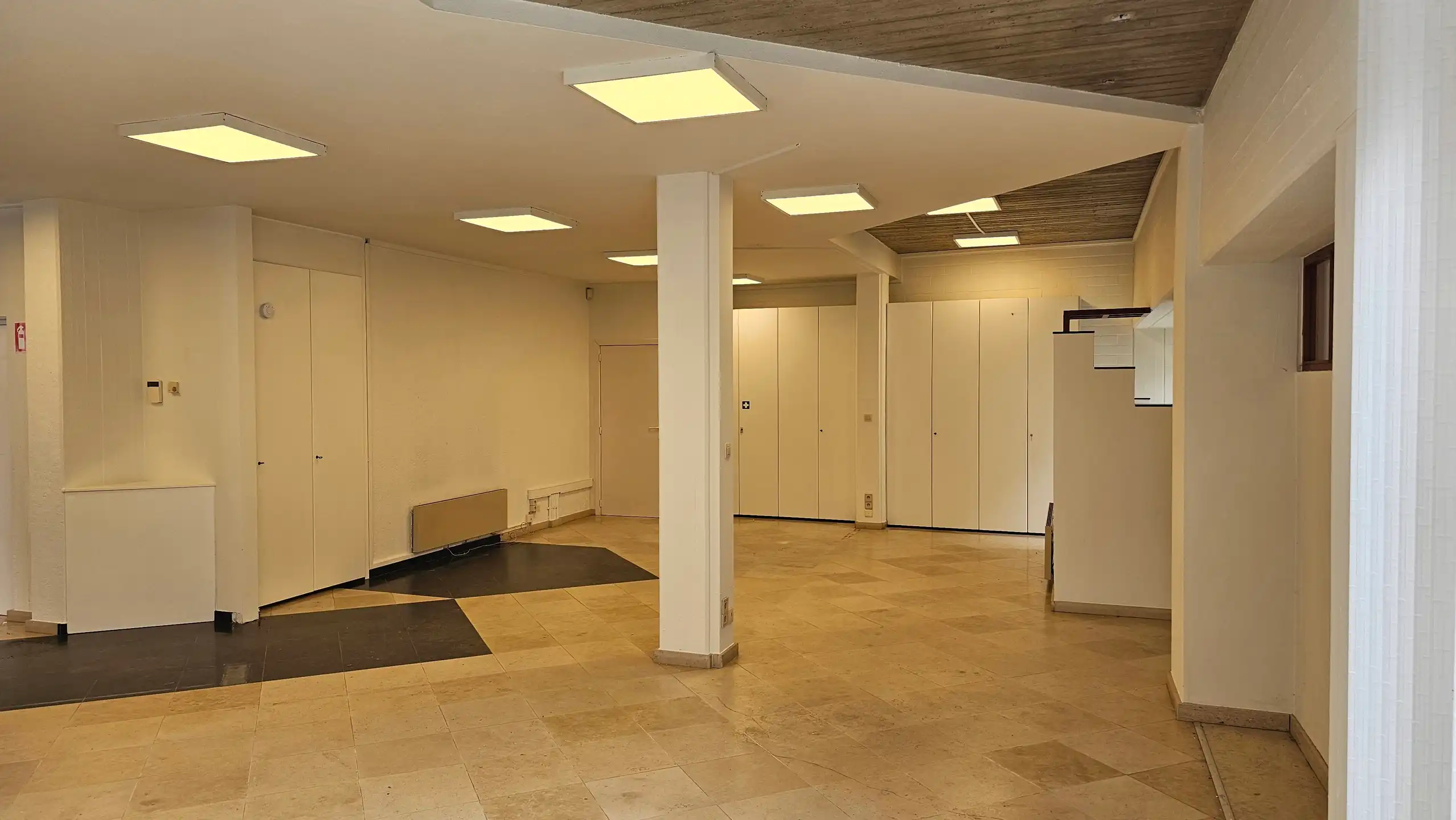 Centraal gelegen handelsruimte vlakbij de Markt van Lokeren foto 5
