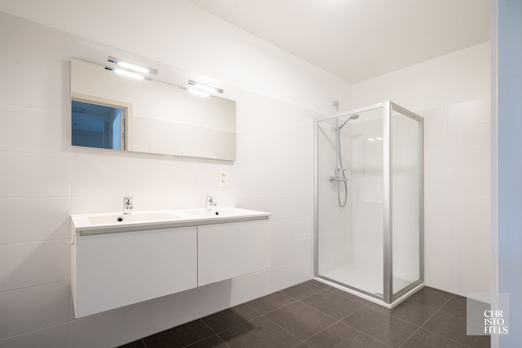 TE HUUR - 2-slaapkamerappartement (103m²) in het centrum van Zutendaal! foto 11