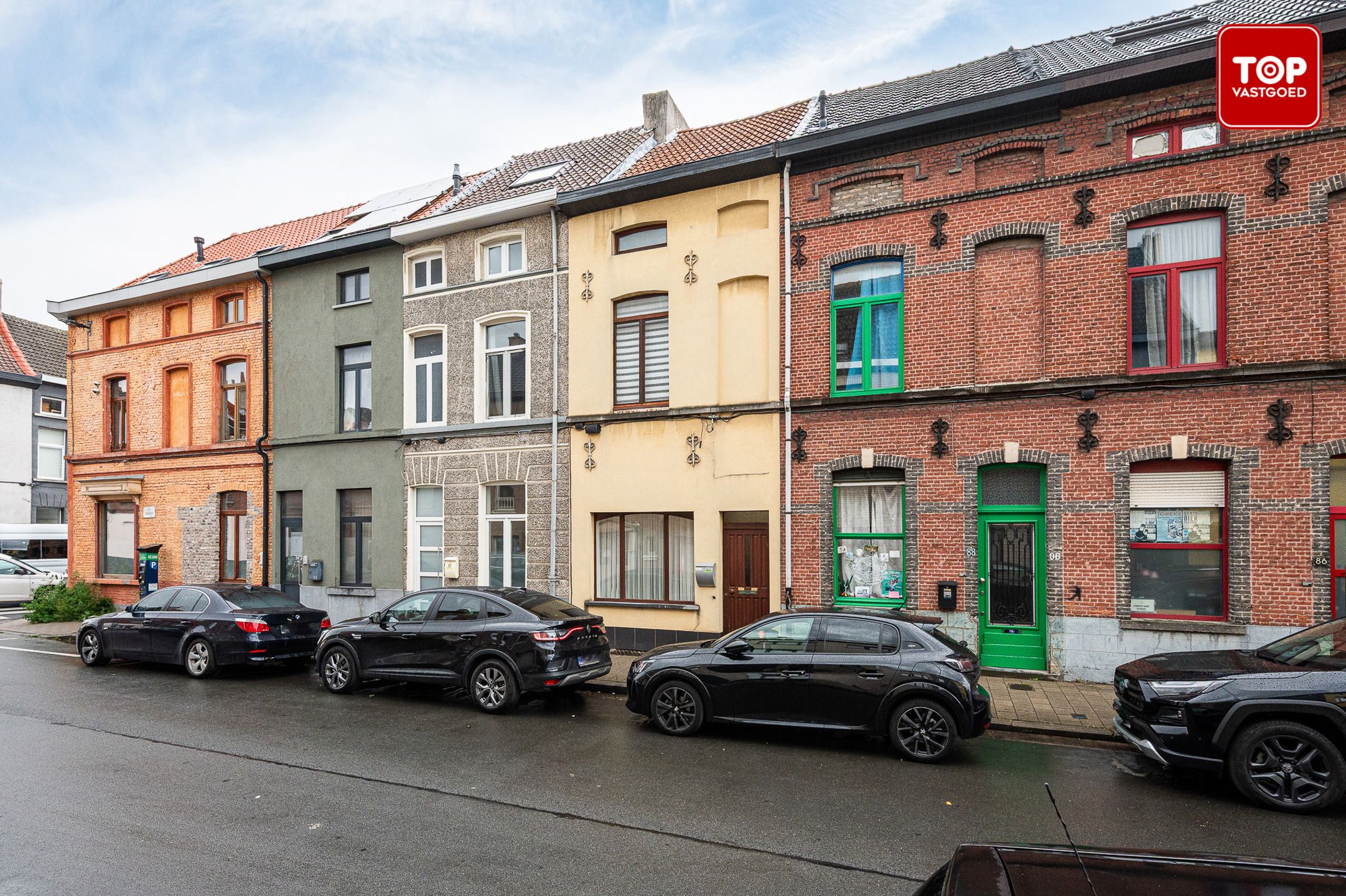 Instapklare woning met leuke buitenruimte, dicht bij centrum Gent foto {{pictureIndex}}