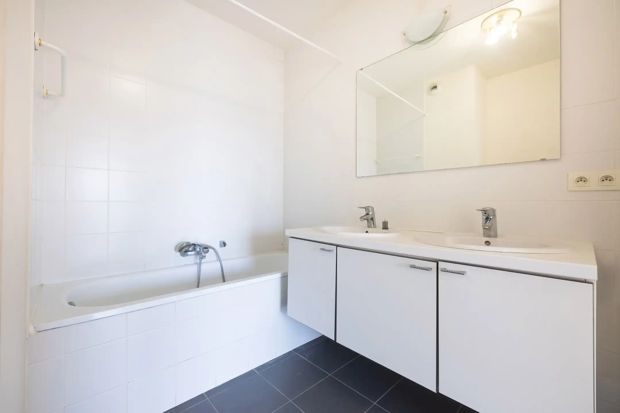 Appartement met 2 slaapkamers + kantoor met terras en P foto 12