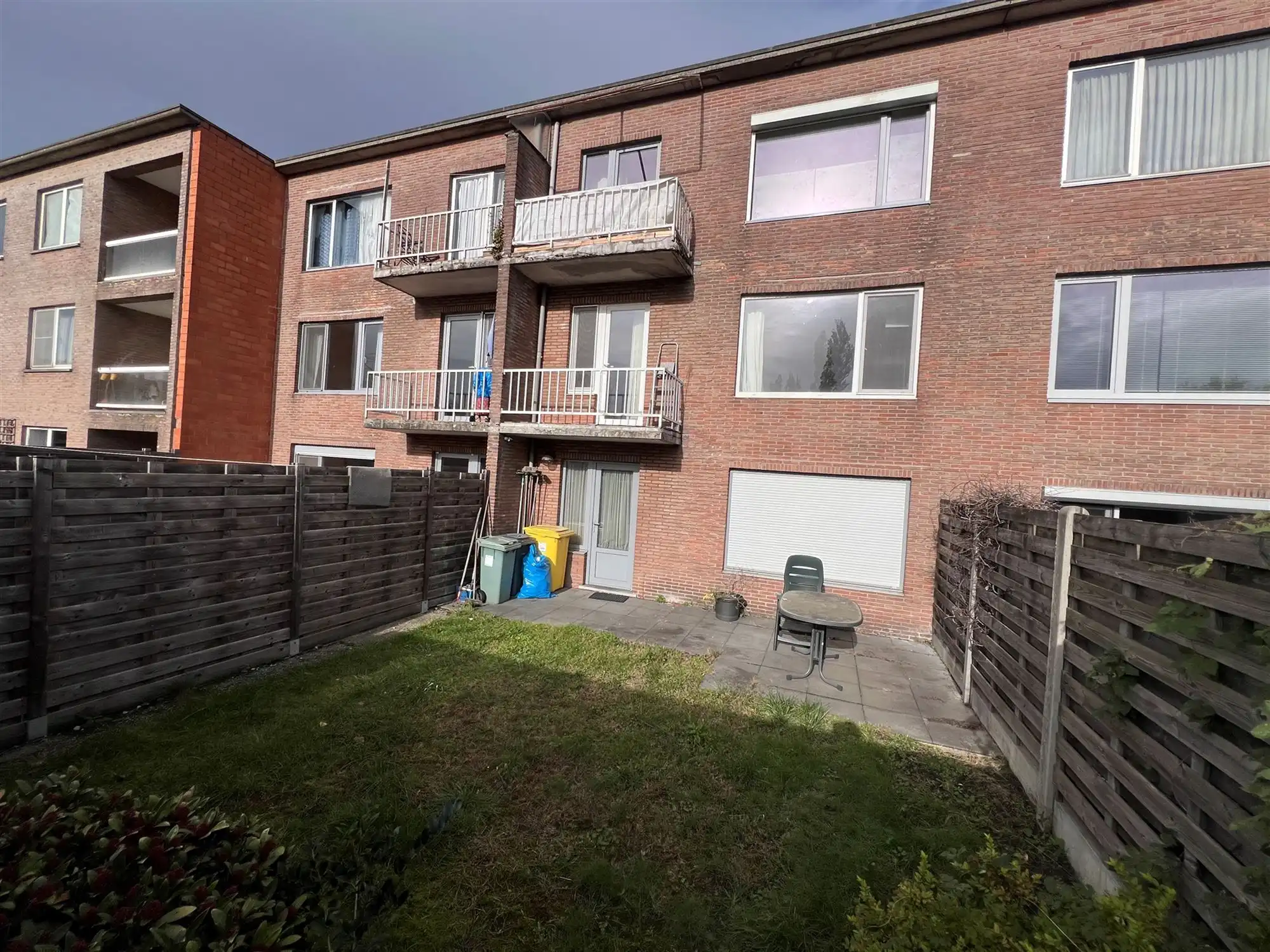 Instapklaar 2-slaapkamer appartement met terras en garage foto 16
