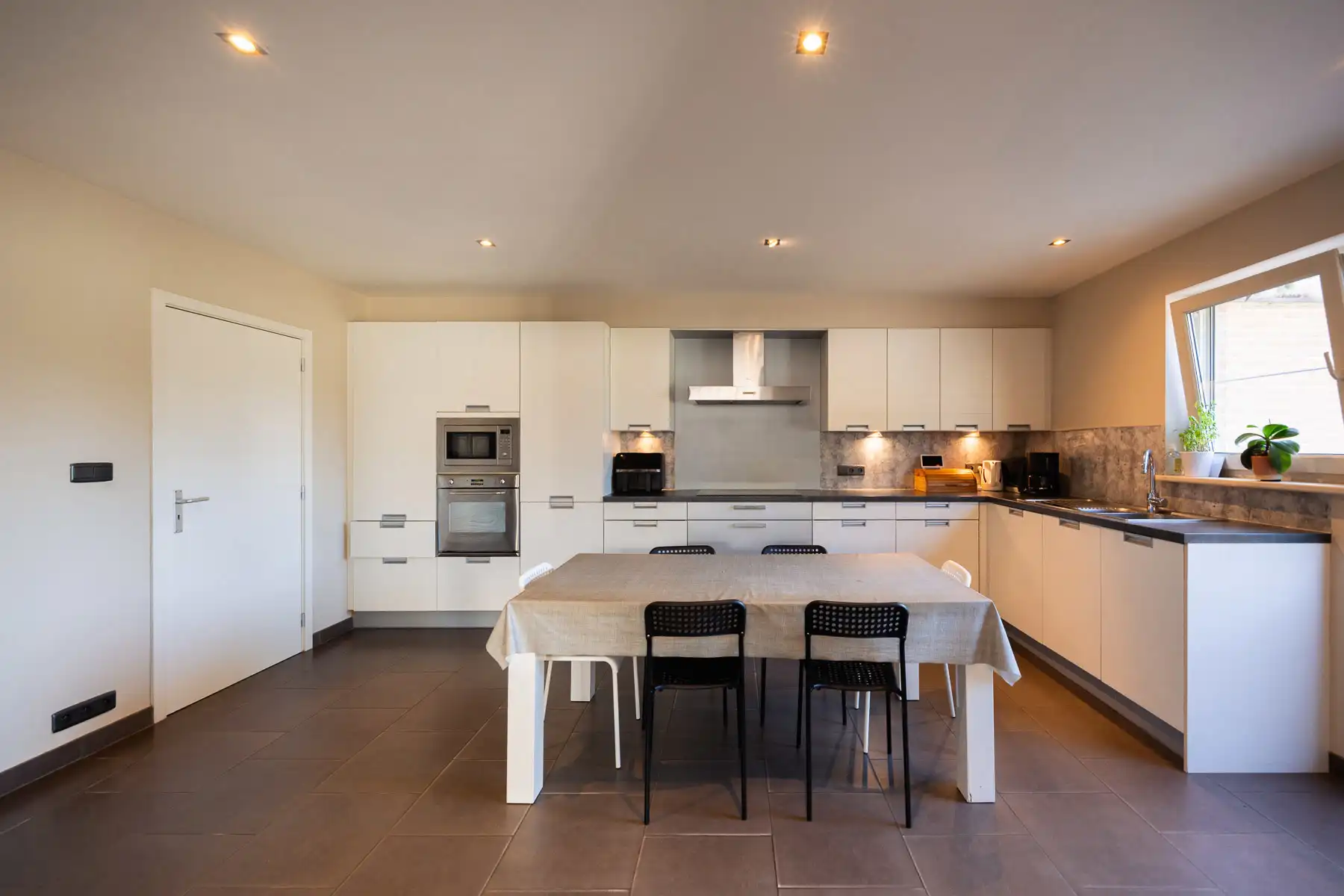Ruime energiezuinige woning met 6 SLPK's en diepe tuin foto 7