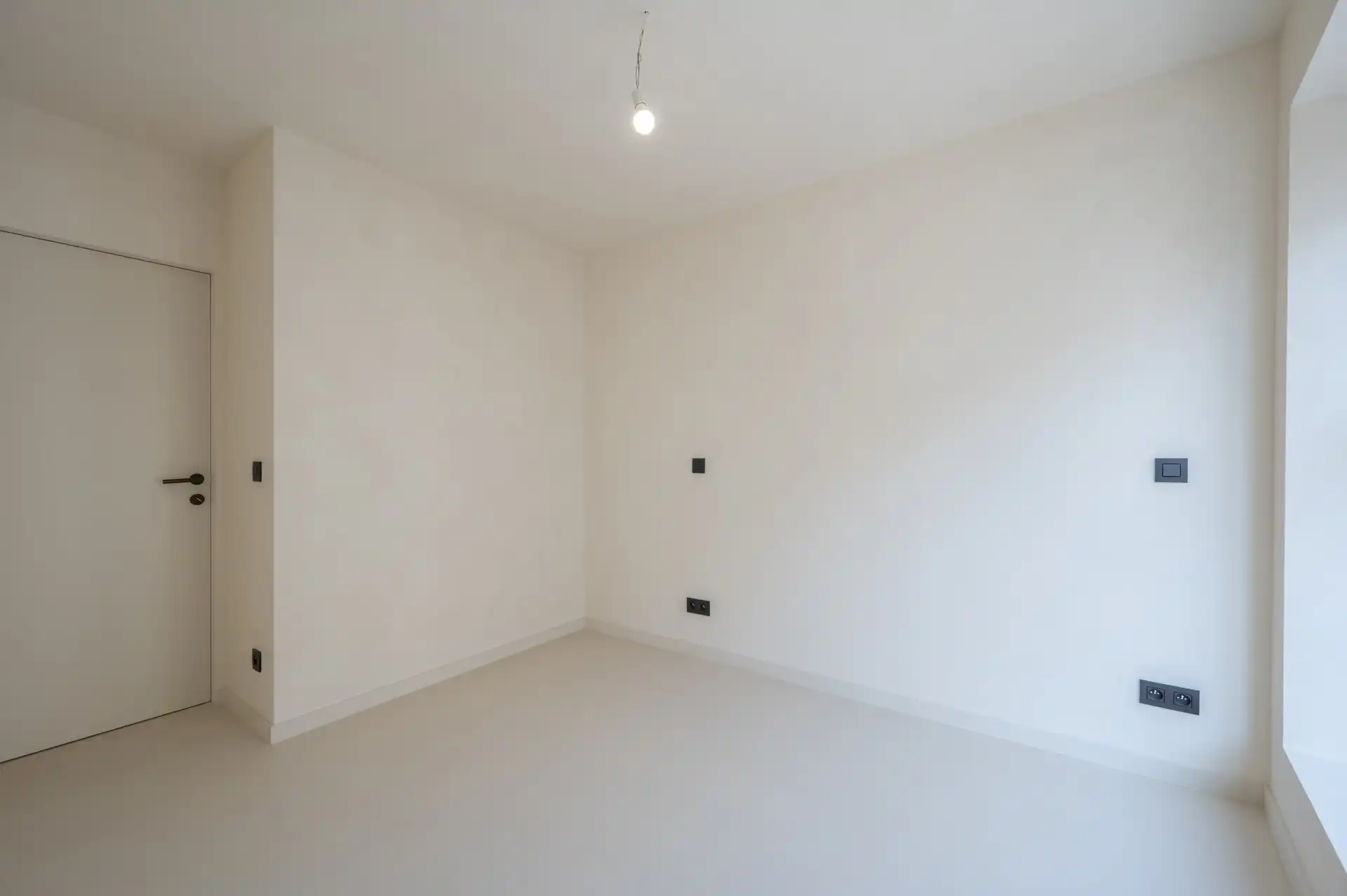 Volledig vernieuwde opbrengsteigendom met drie appartementen en verhuurd handelsgelijkvloers foto 24