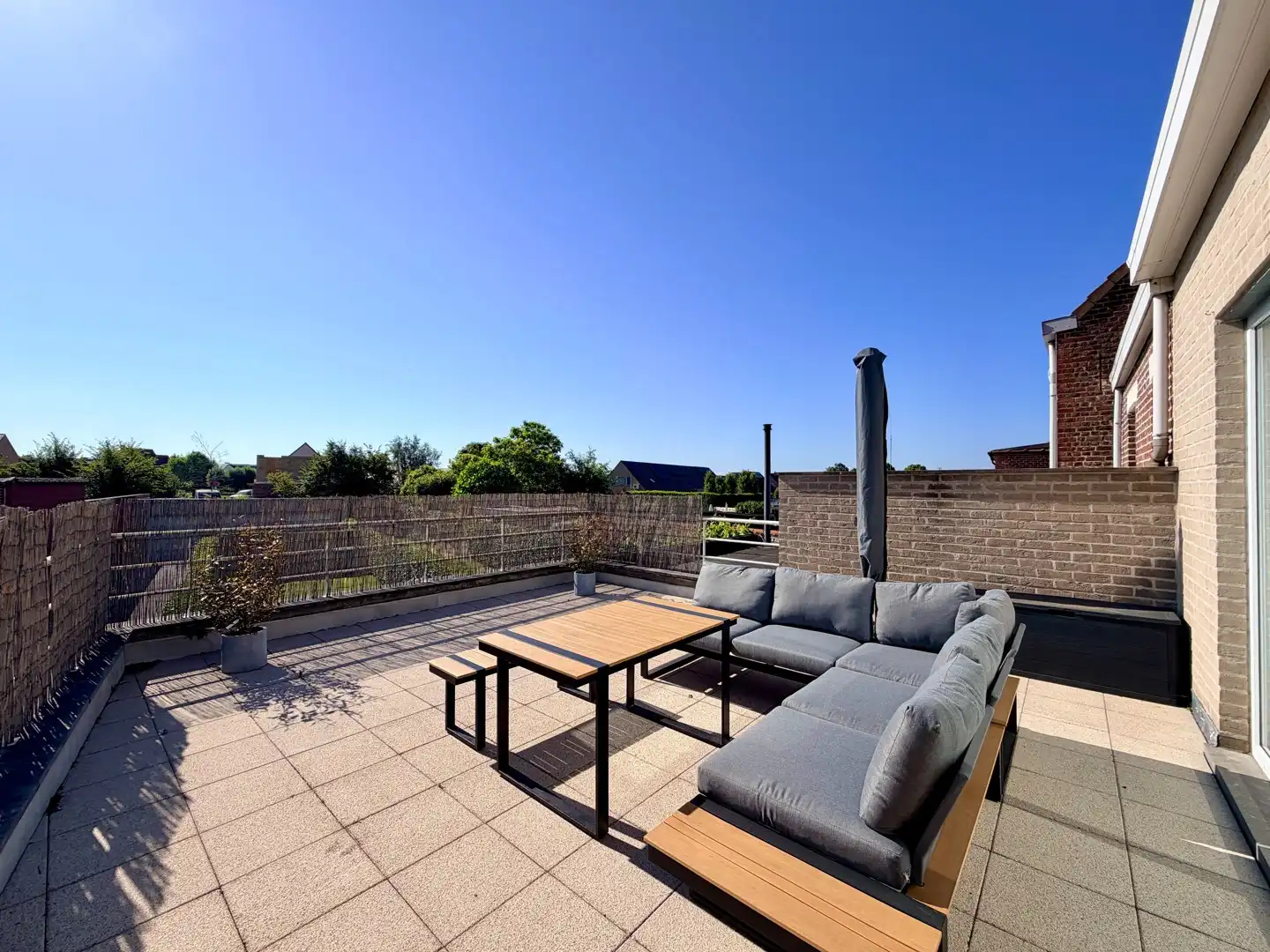 Ruim duplex appartement met garage nabij centrum Meulebeke! foto 9