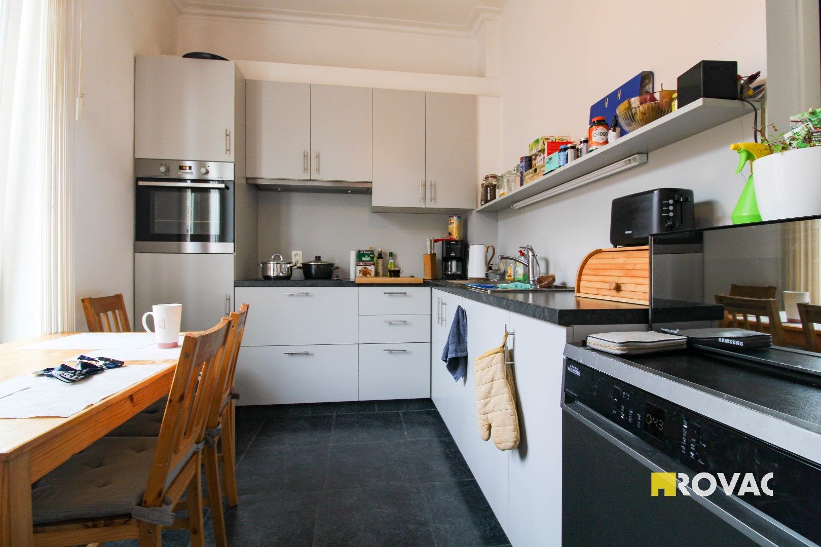 Vernieuwd appartement op de 1ste verdieping (vooraan gebouw)! foto 8