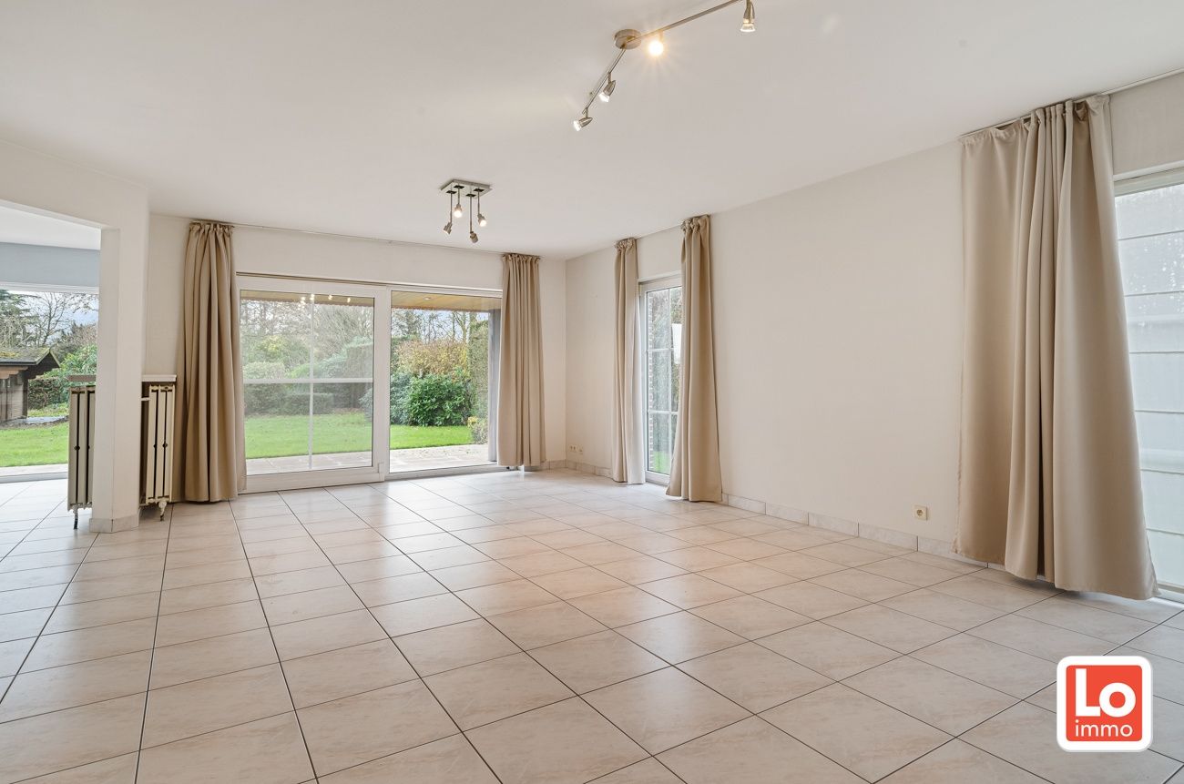 VERKOCHT!! Mooie en degelijke open bebouwing met inpandige garage op een heel rustige toplocatie vlakbij het centrum van Lochristi! foto 5