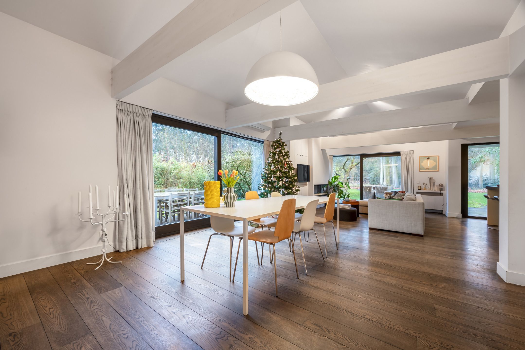 Karakterwoning met brutalistische gevel  in Hof ter Linden foto 8