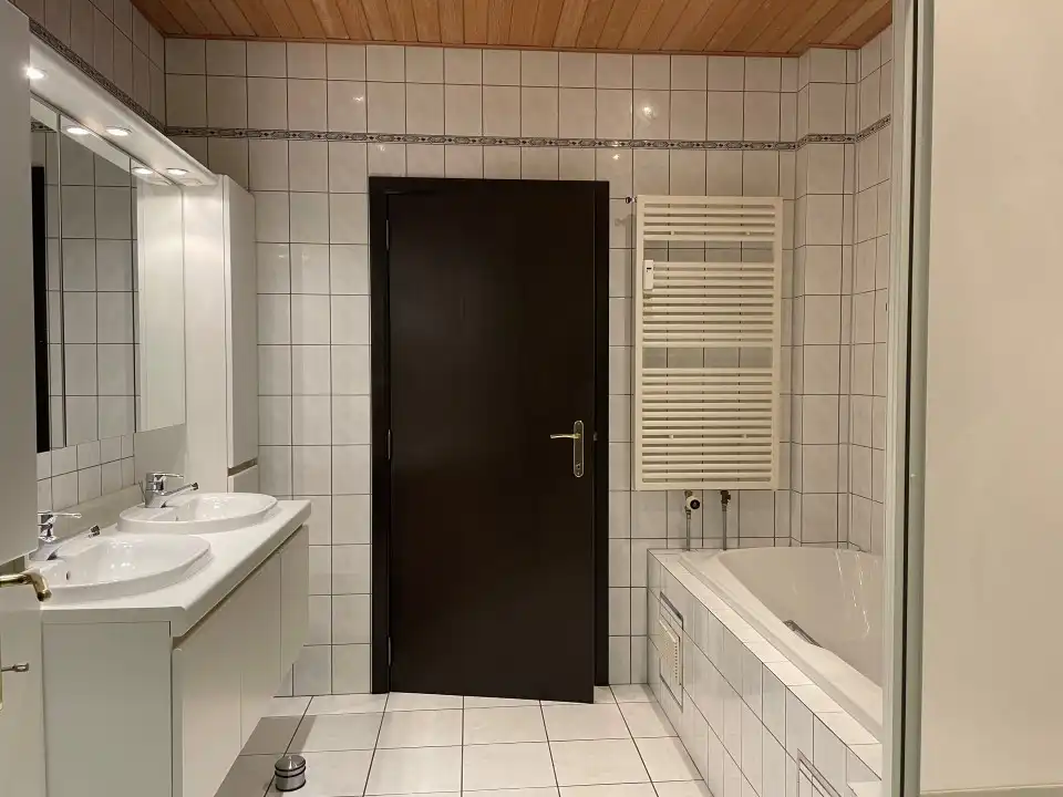 Ruim en goed gelegen appartement met 2 slaapkamers in kleine gebouw foto 8