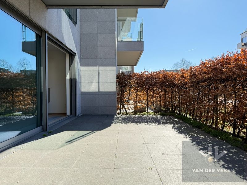 HOOGWAARDIG AFGEWERKT GELIJKVLOERS VILLA-APPARTEMENT foto 2