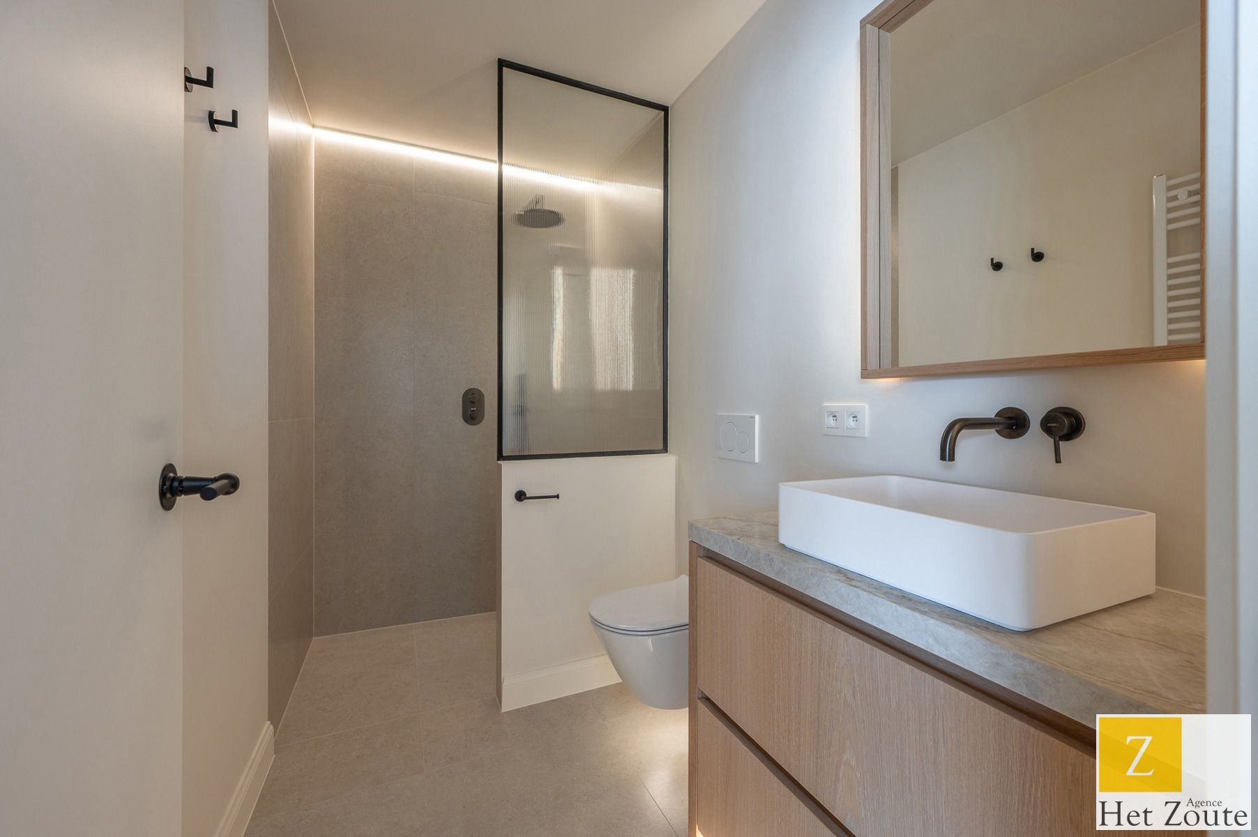 Gerenoveerd appartement op topligging met zeezicht foto 14