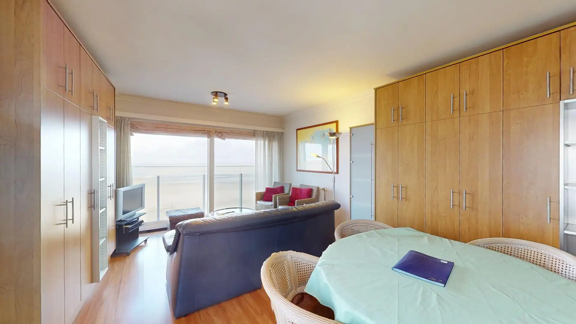 Mooi hoekappartement met frontaal zeezicht op de zeedijk in Heist foto 4