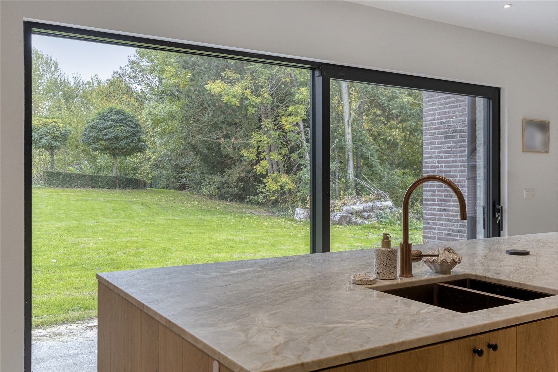 Luxueuze woning met riante tuin te Sint-Lievens-Houtem foto 10