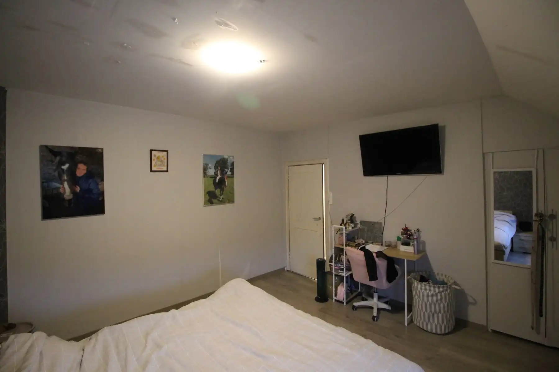 Gerenoveerde gezinswoning met 3 slaapkamers, terras en tuin op een zeer centrale, doch rustige ligging. foto 10