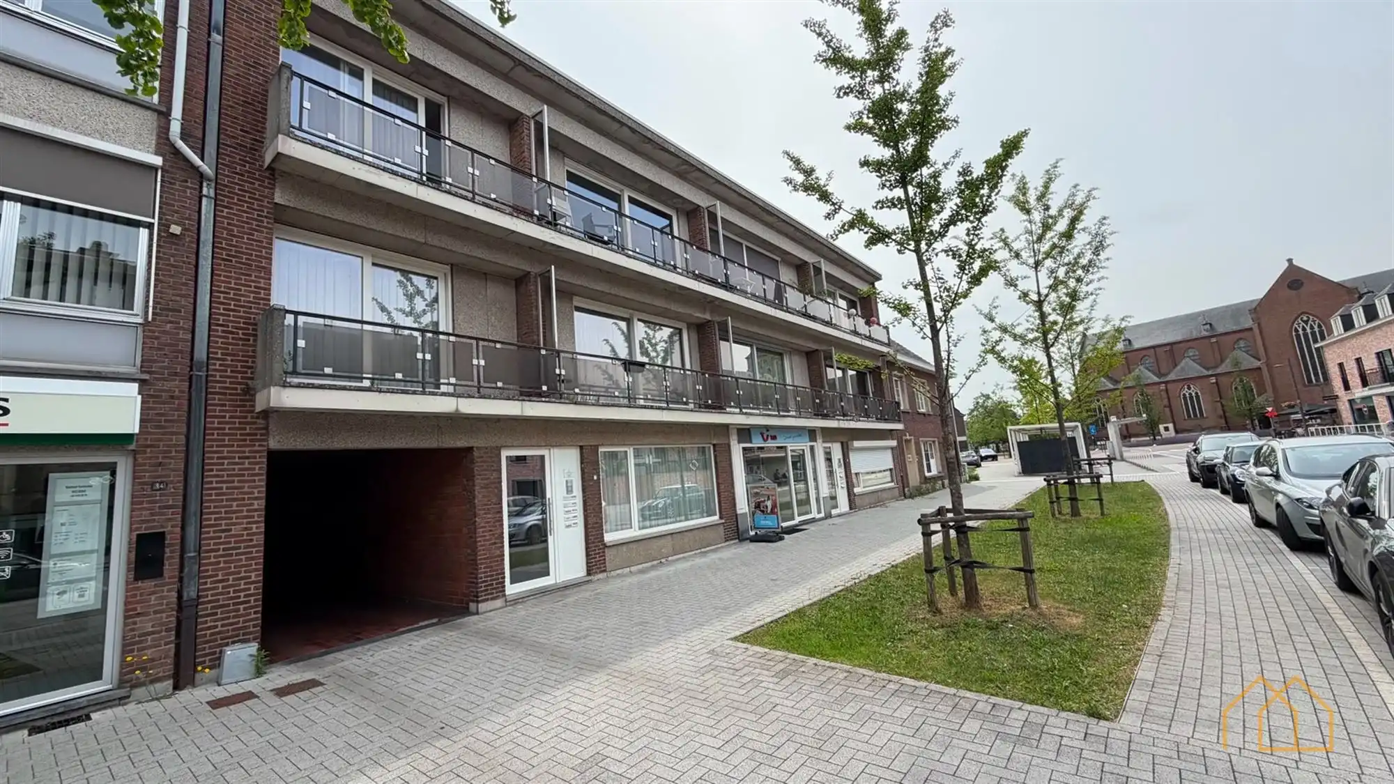 App met 2 slk en garage foto 19