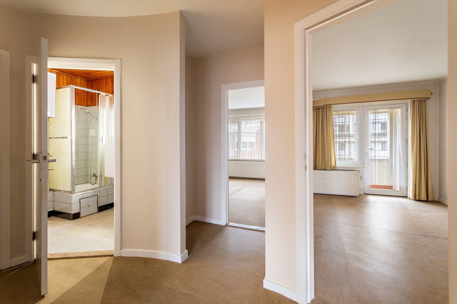 Ruim, licht appartement met 2 slaapkamers en terras foto 13