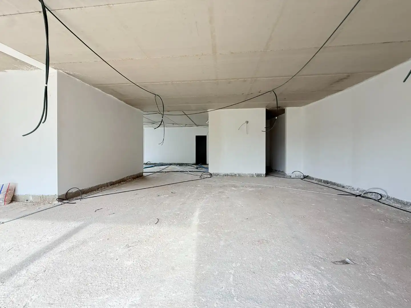 Centraal gelegen commerciële ruimte van 300 m² in Ham met parkeergelegenheid foto 9