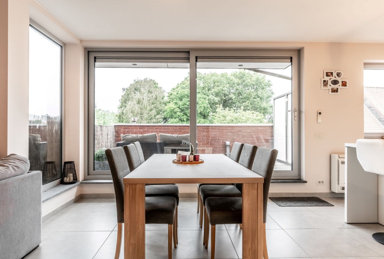 Gezellig en recent appartement op centrale ligging te Varsenare foto 4