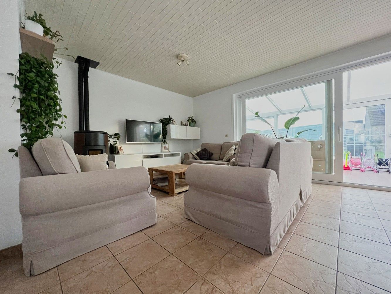 Ruime, lichtrijke woning met zonnige tuin+ aparte garage foto 5
