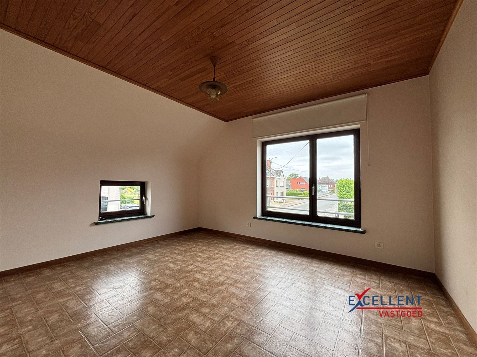 Gezinswoning met 4 slaapkamers & ruime tuin foto 11