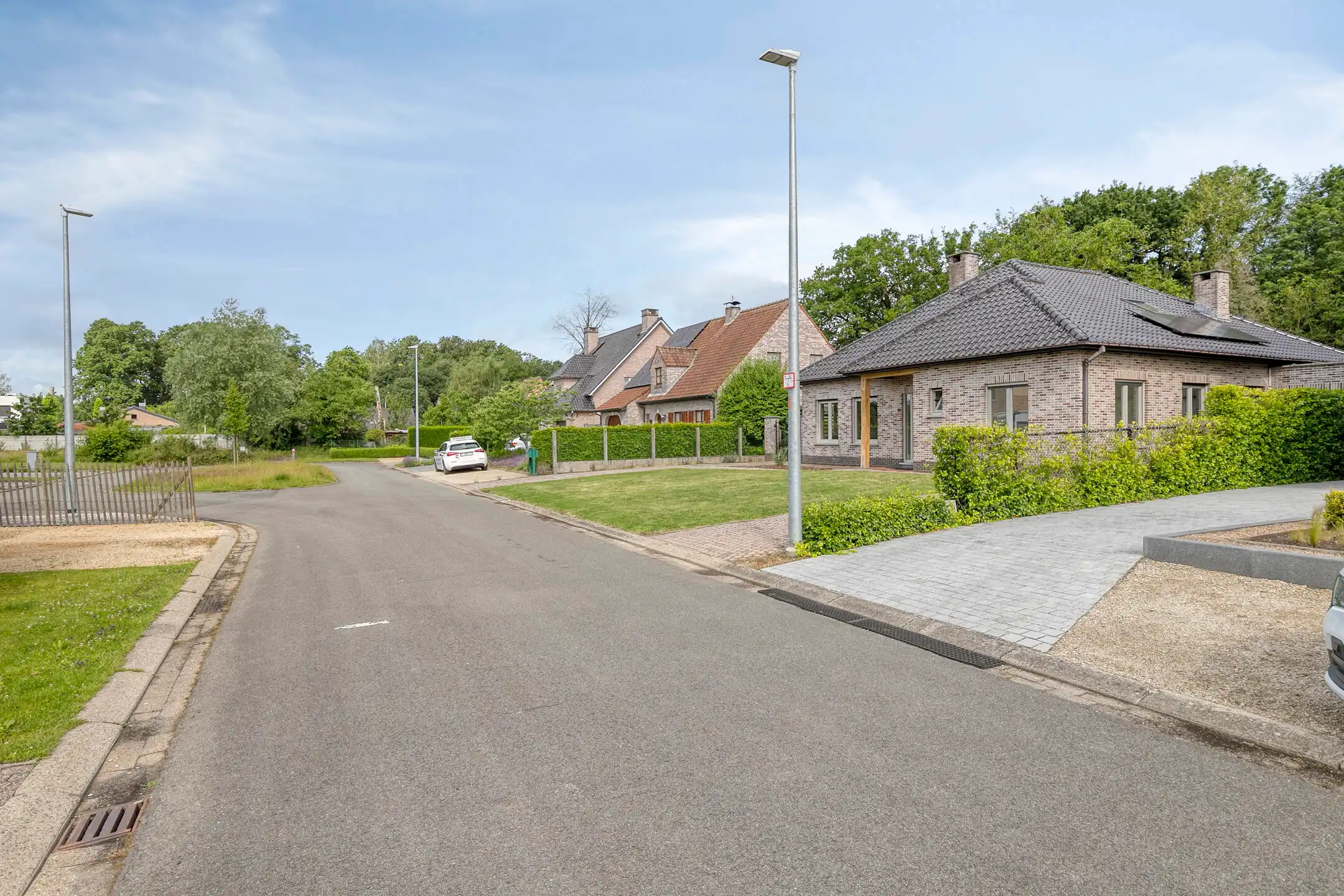 Verzorgd en vrijstaand villaatje met 3 slpks op zonnig perceel van 720m² foto 2