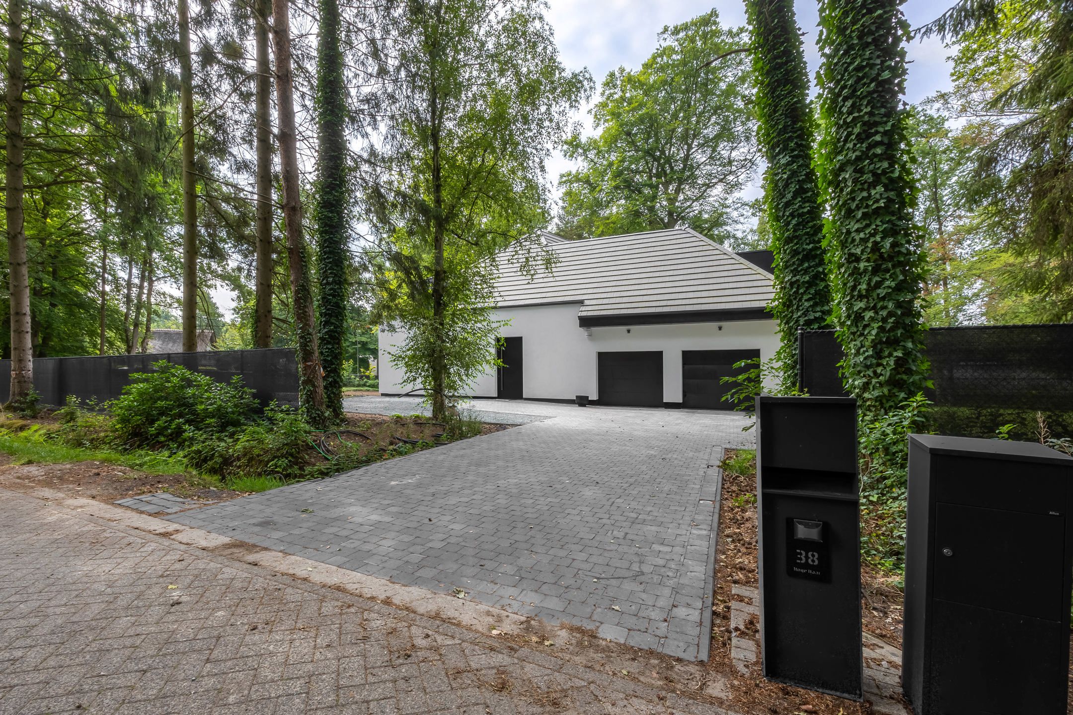 Luxe volledig gerenoveerde villa op een prachtig hoekperceel foto 3